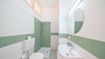Phòng đôi Superior | Phòng tắm | Buồng tắm vòi sen, đồ dùng nhà tắm thân thiện với môi trường