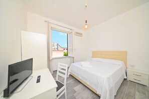 Superior Double Room | Desk, blackout drapes, cribs/infant beds, free WiFi - Hotel Villa Diana (Ischia)