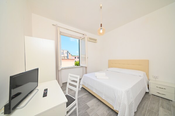 Doppia Superior | Una scrivania, tende oscuranti, culle/letti per bambini (a pagamento)