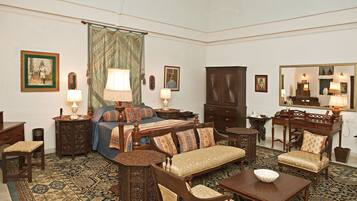 Suite, 1 King-Bett | Hochwertige Bettwaren, Daunenbettdecken, Pillowtop-Betten, Zimmersafe