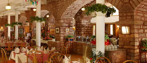 Breakfast (INR 500 per person)