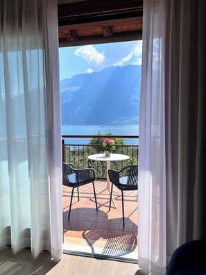 Panoramic Double Room | Down comforters, minibar, in-room safe, desk - Hotel Ilma (Limone sul Garda)