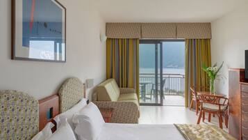 Doppia panoramica | Copriletto in piuma, minibar, una cassaforte in camera, una scrivania