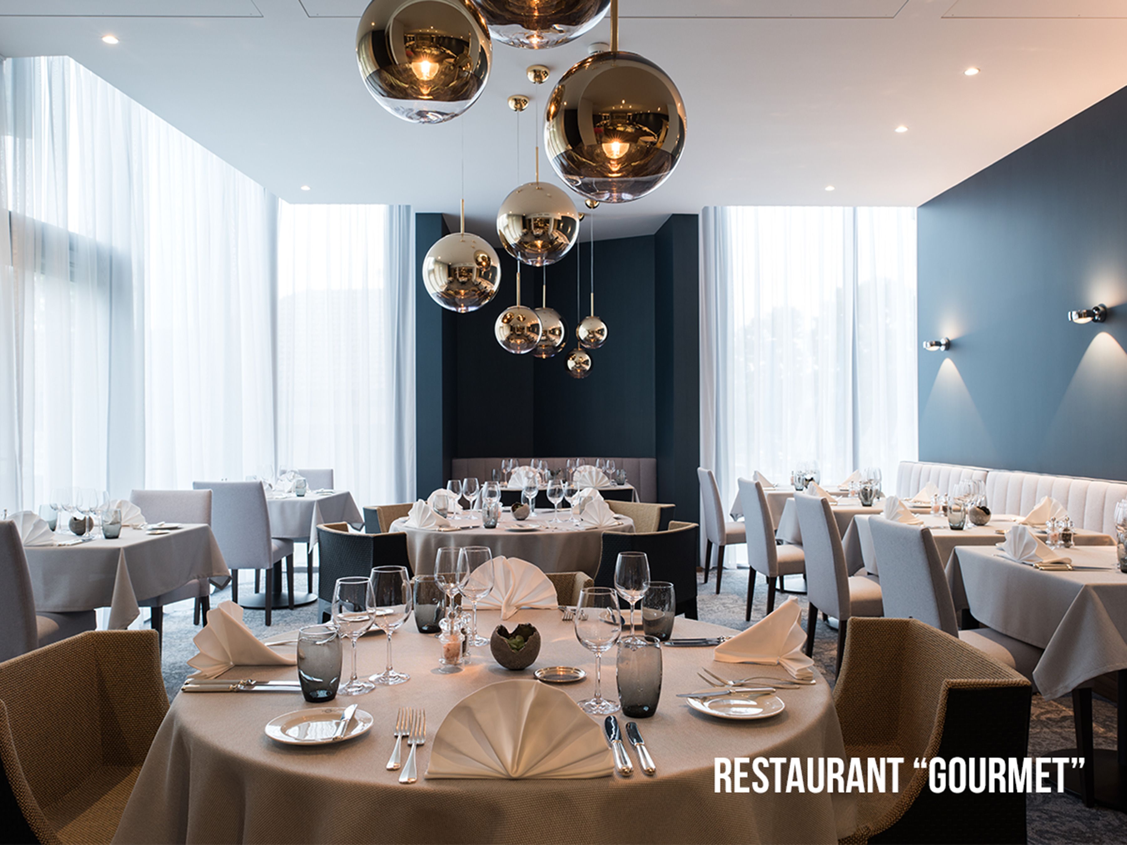 2 restaurants, lunch, dinner served; French cuisine