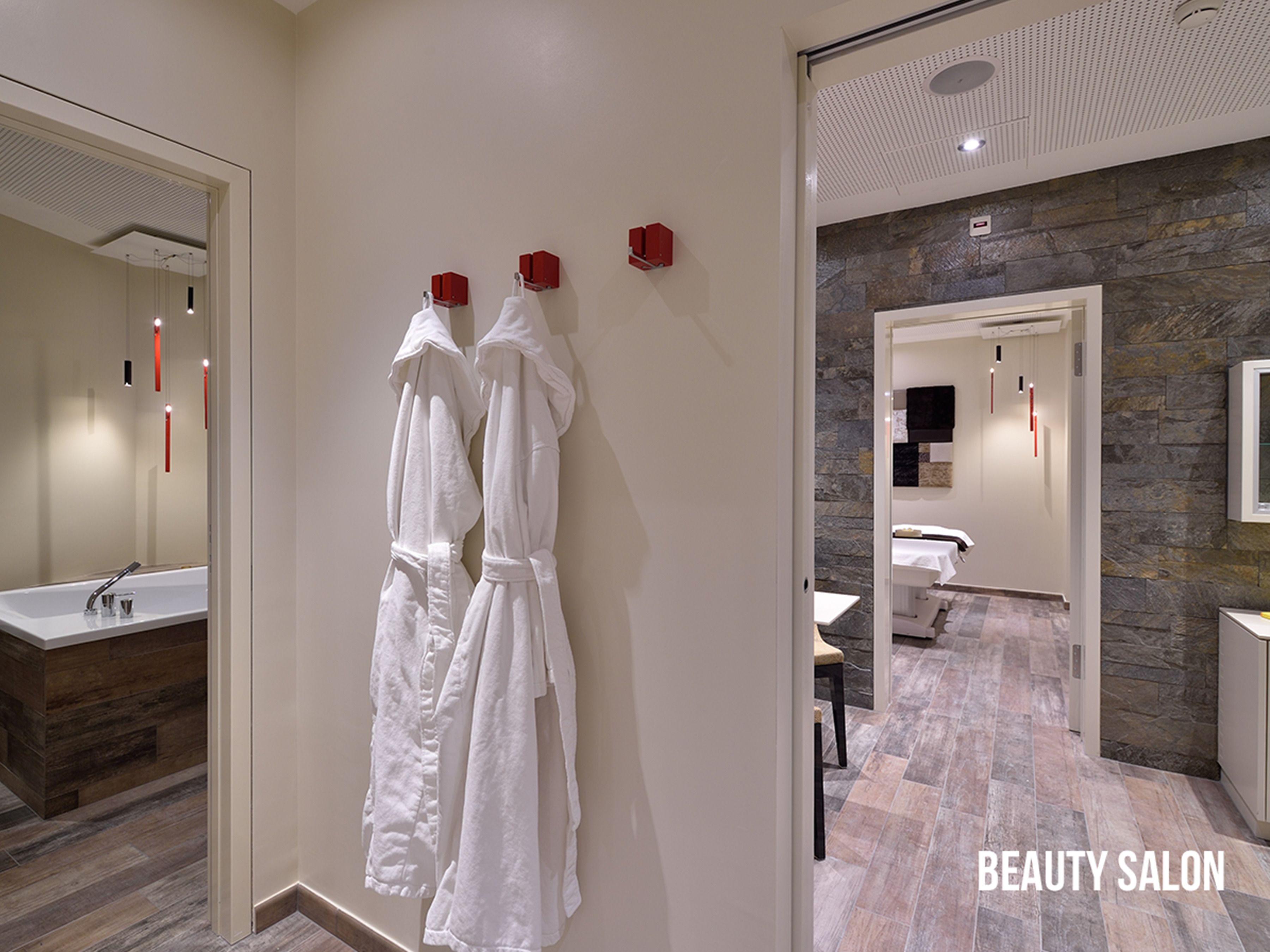 couples treatment room(s), sauna, hot tub, steam room