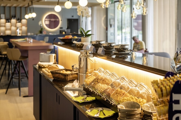 Daily buffet breakfast for a fee