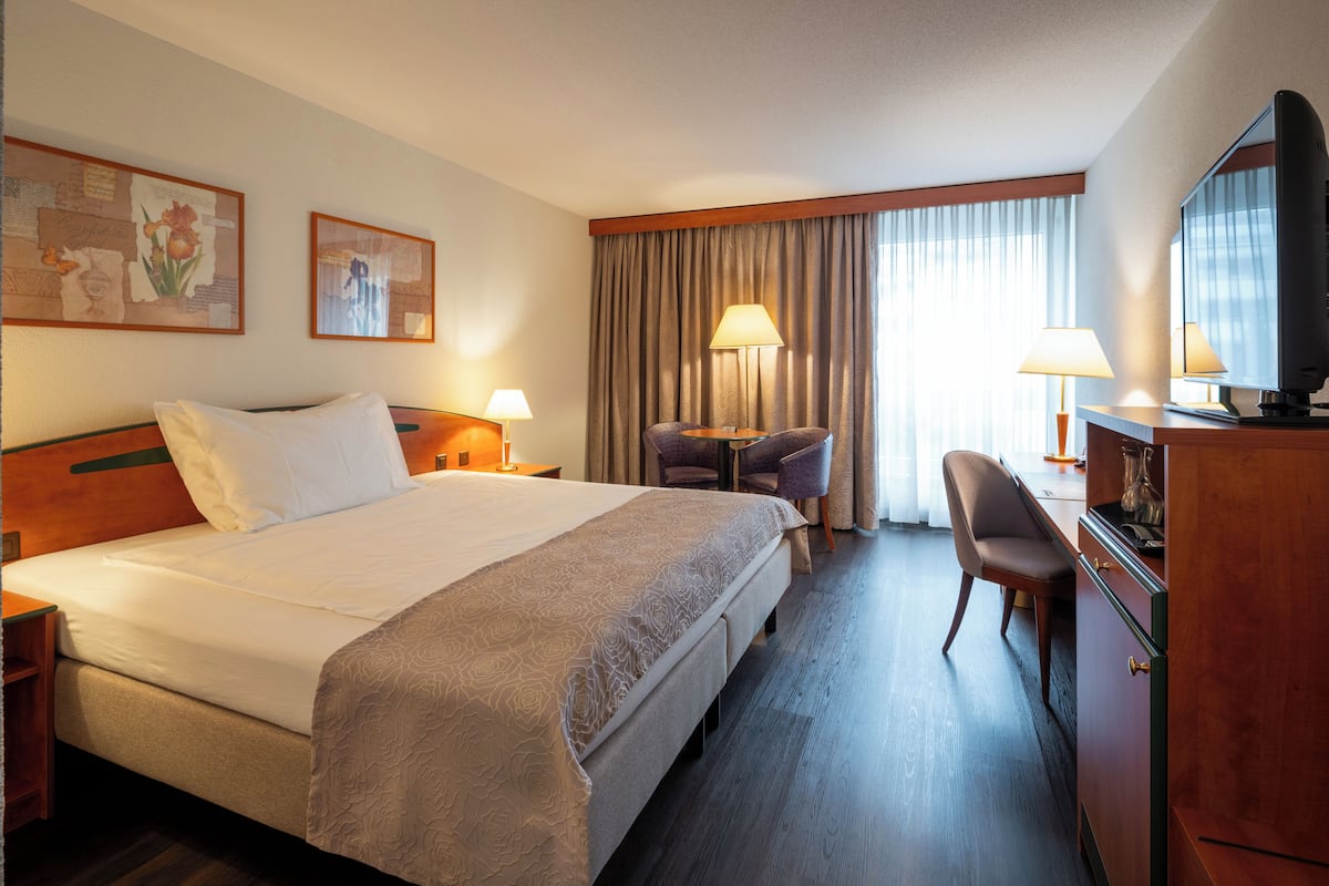 Habitación estándar doble, no fumadores | 1 dormitorio, ropa de cama de alta calidad, minibar y caja fuerte