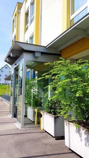 Entrada al alojamiento