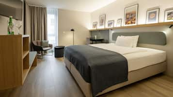 Business Double Room, Non Smoking | 1 bedroom, premium bedding, minibar, in-room safe