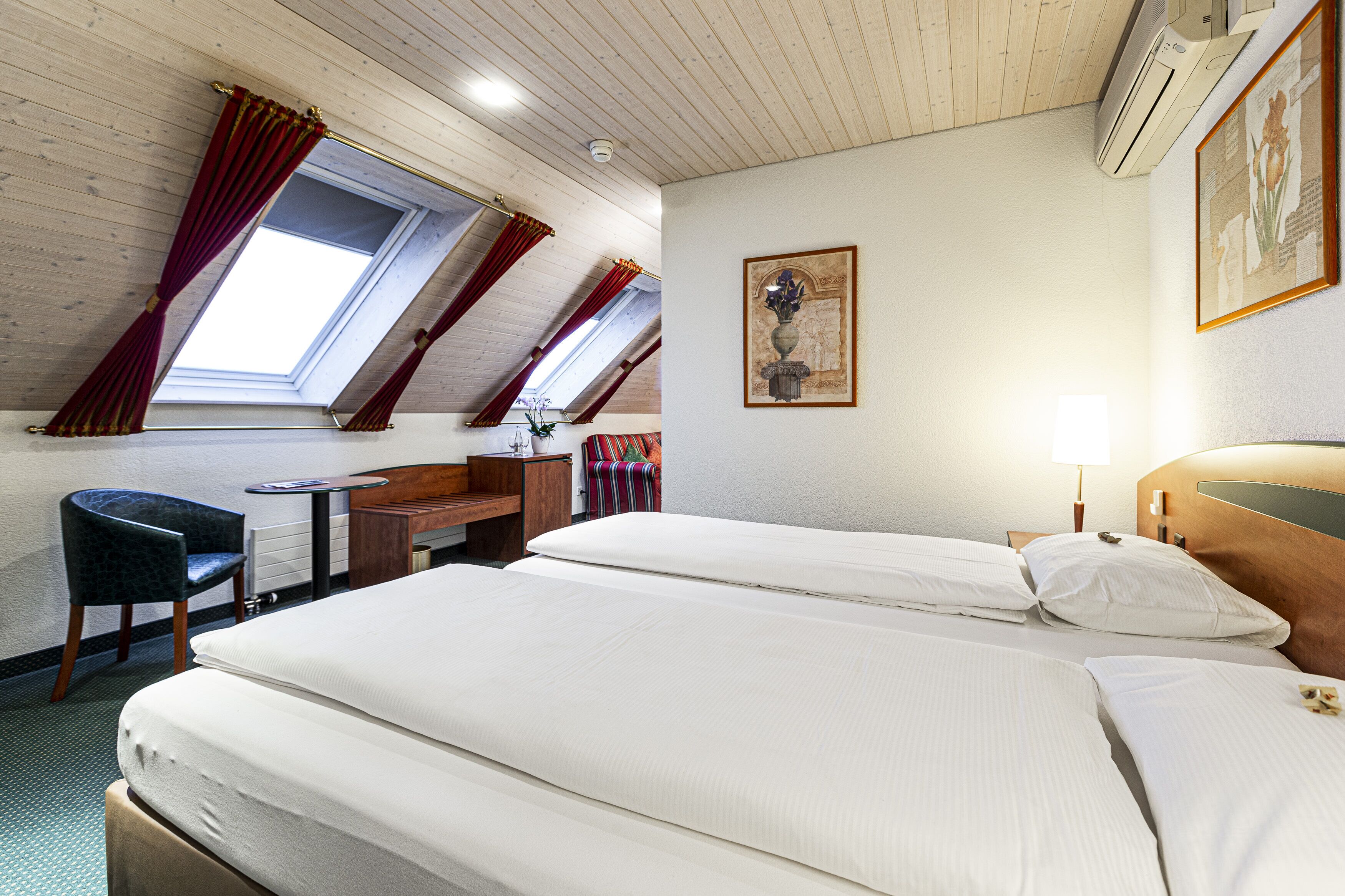 junior suite, non smoking | 1 bedroom, premium bedding, minibar, in-room safe