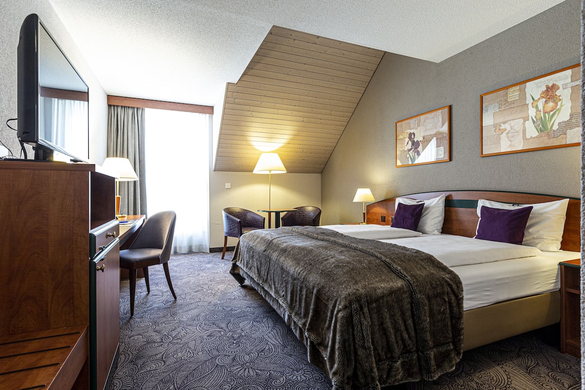 1 bedroom, premium bedding, minibar, in-room safe