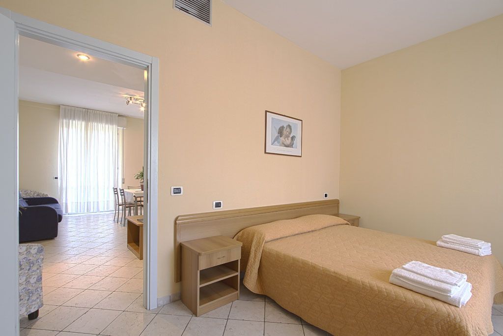 desk, cots/infant beds, rollaway beds, free wifi