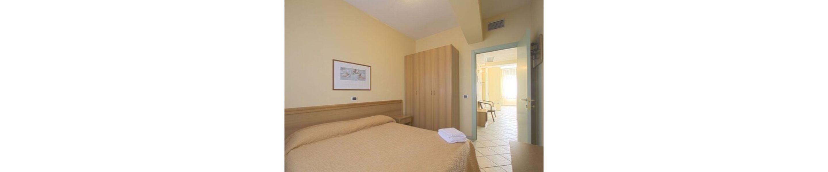 desk, cots/infant beds, rollaway beds, free wifi
