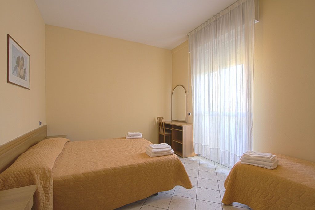 desk, cots/infant beds, rollaway beds, free wifi