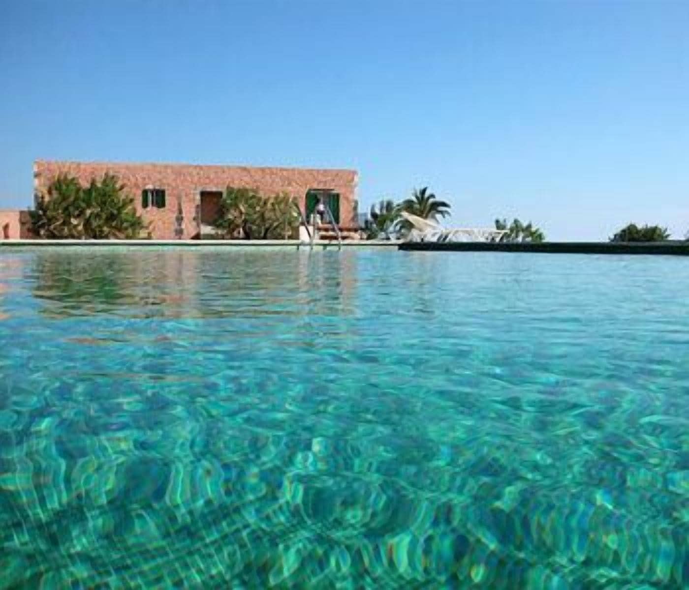 Minibar, in-room safe, desk, blackout curtains