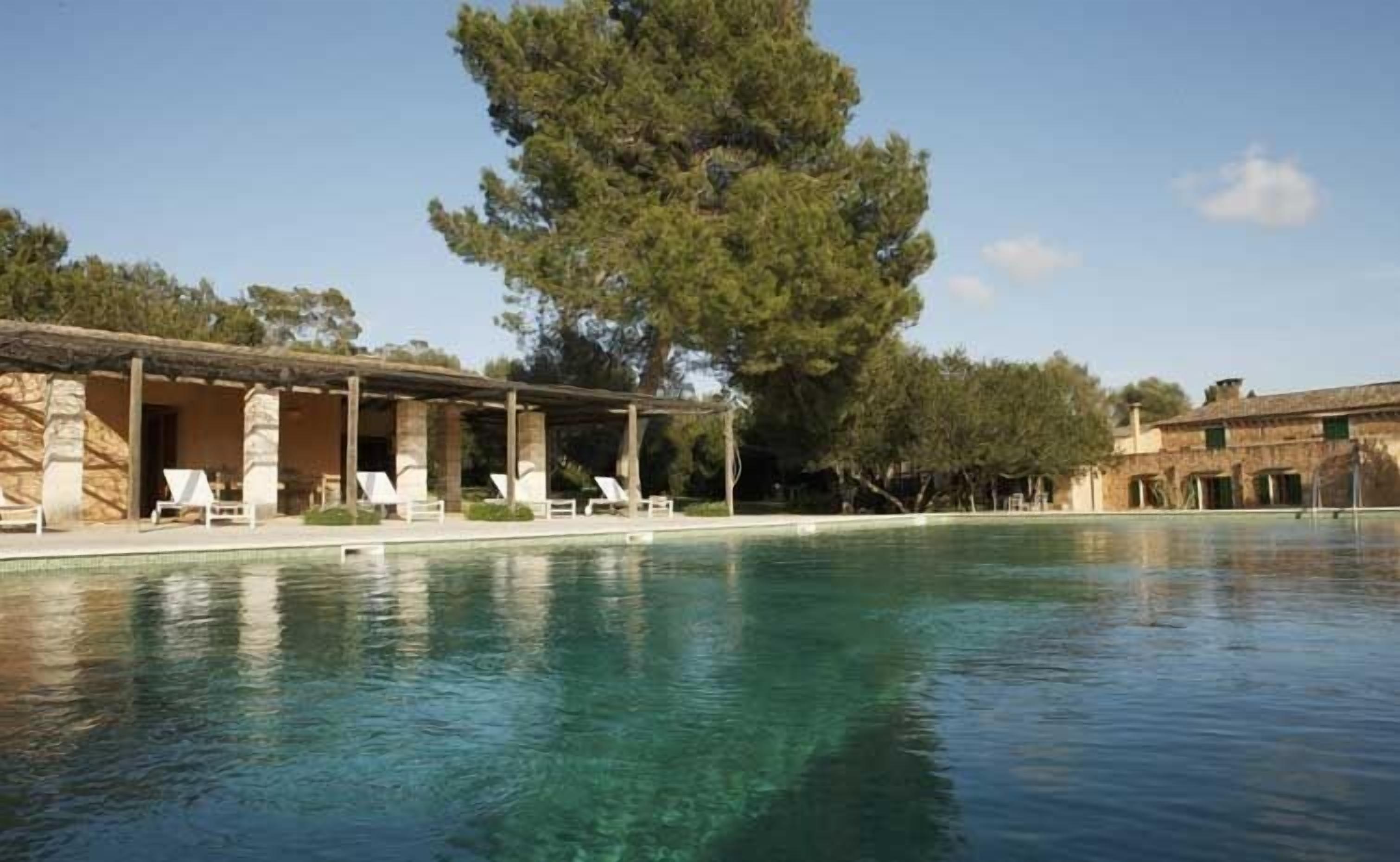 2 outdoor pools, sun loungers