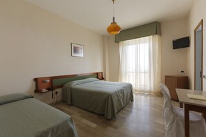 Double Room | Minibar, in-room safe, desk, free cribs/infant beds - Continental (Fano)