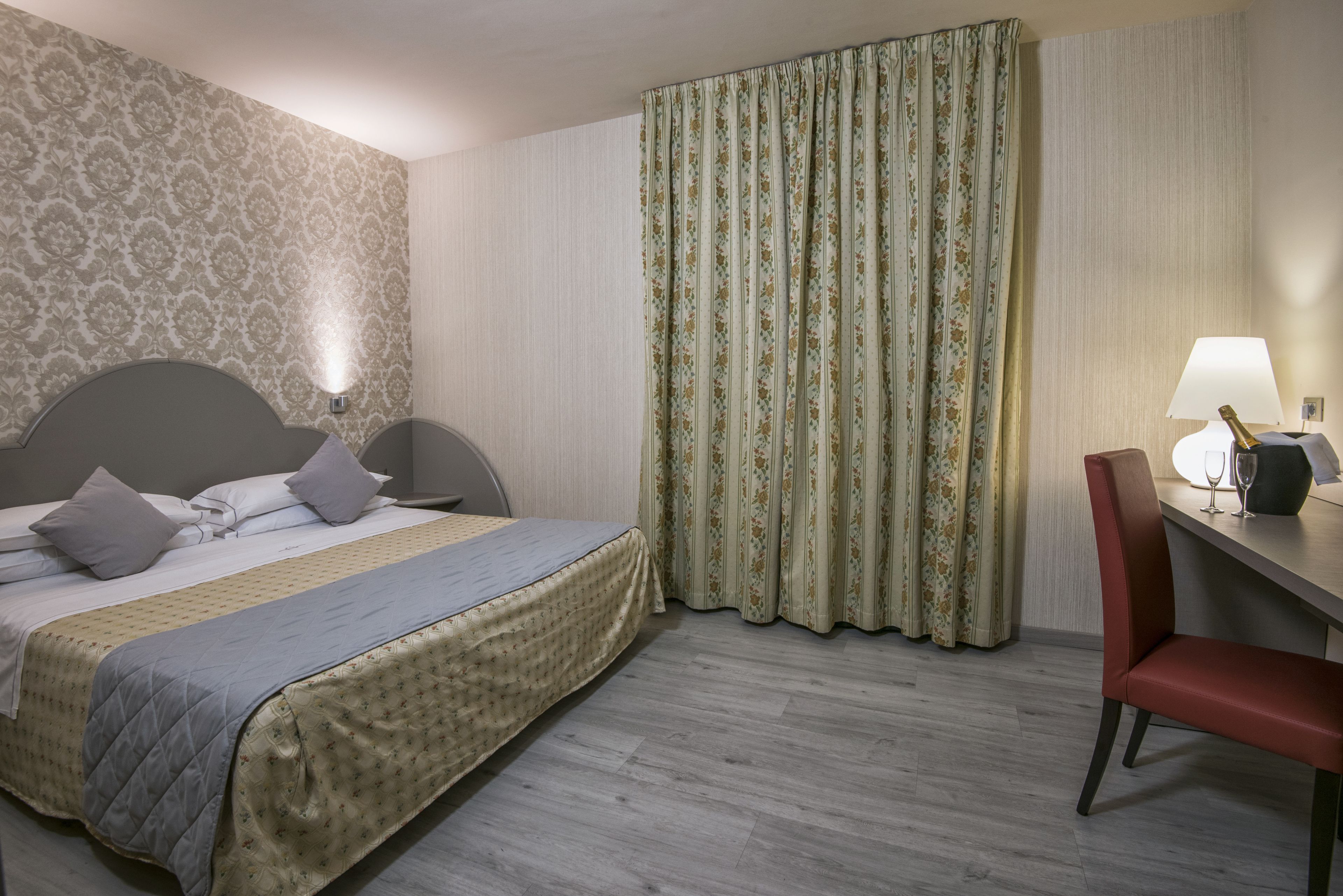 room, 1 double bed | minibar, in-room safe, desk, soundproofing