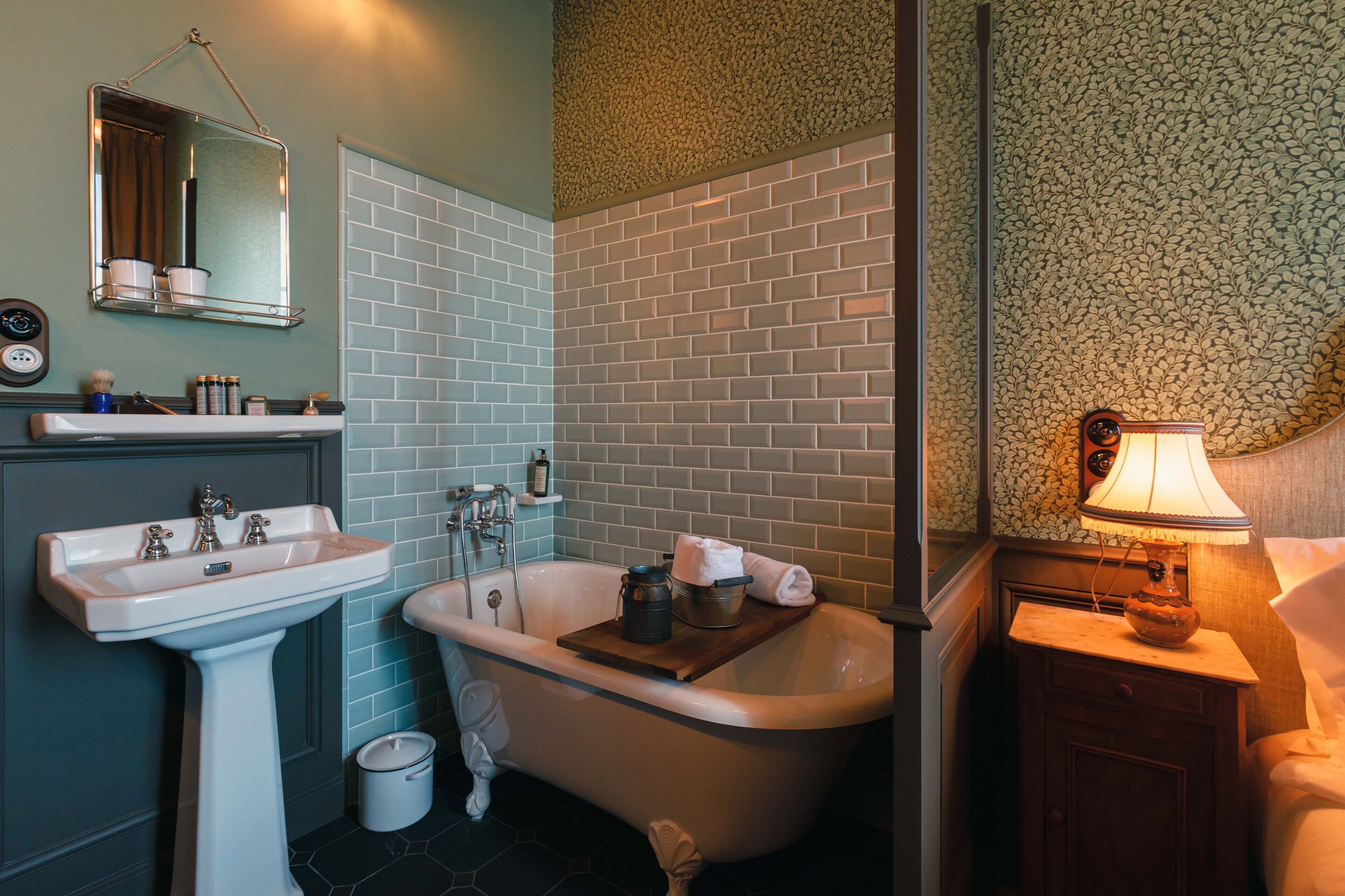 boudoir bellecour | bathroom | free toiletries, hair dryer, towels