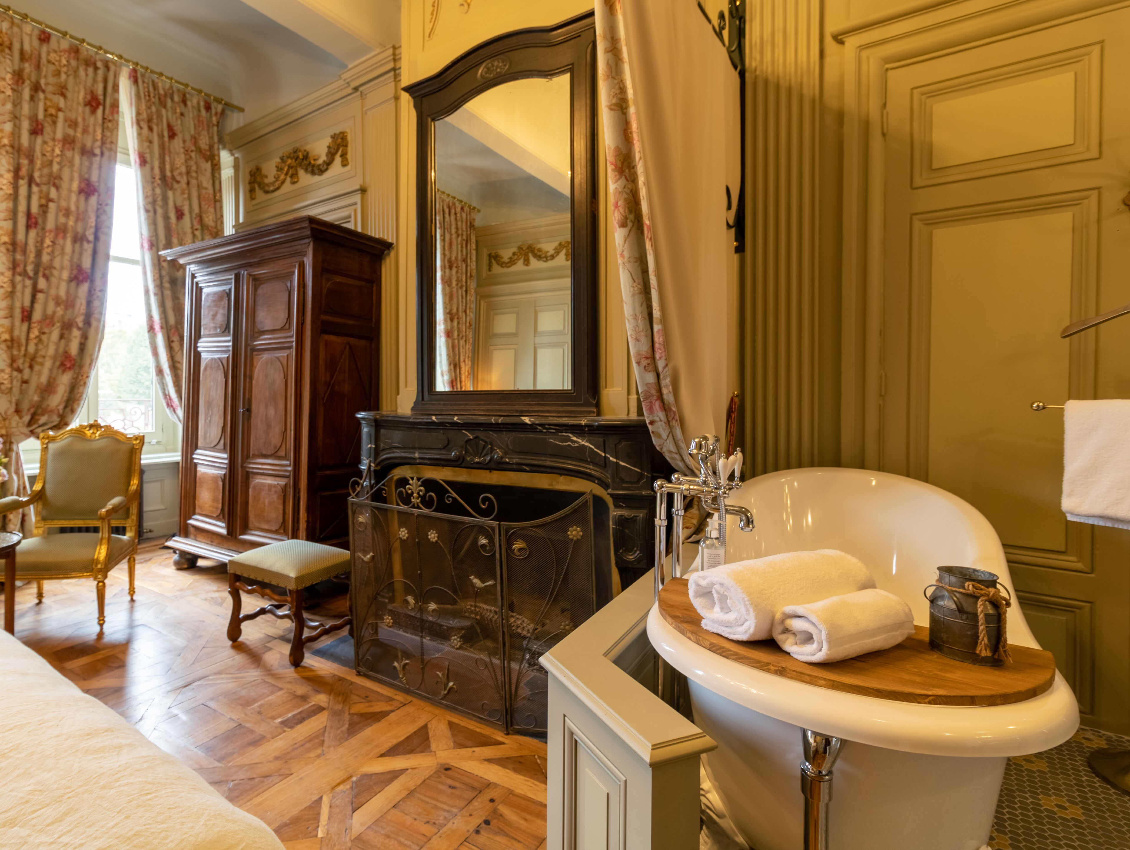 prestigieuse double room | bathroom | free toiletries, hair dryer, towels