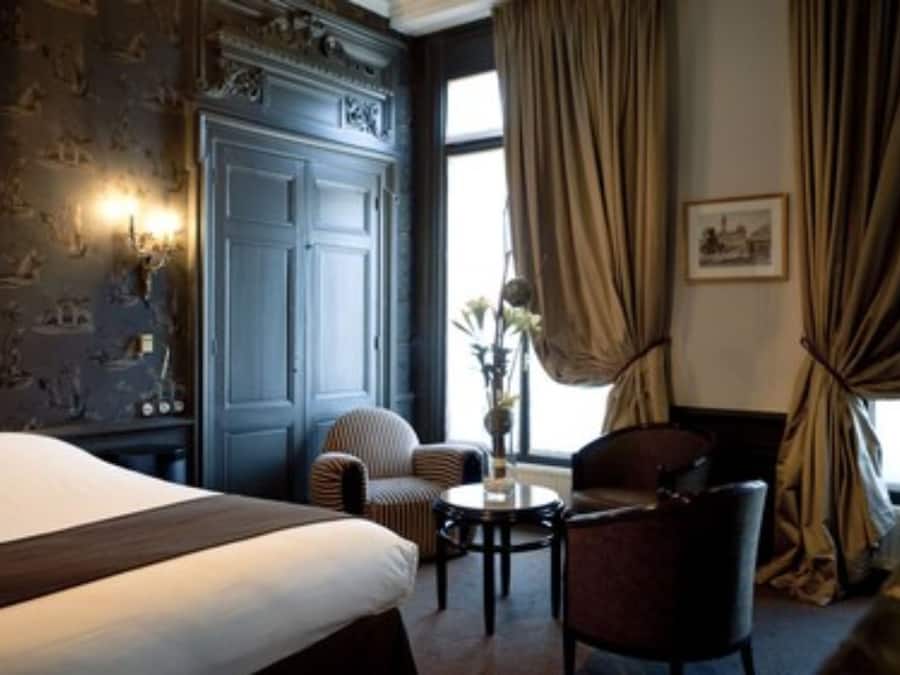 Quarto casal premium, banheira, vista para a cidade (Shower) | Roupas de cama premium, camas com colchões pillow-top