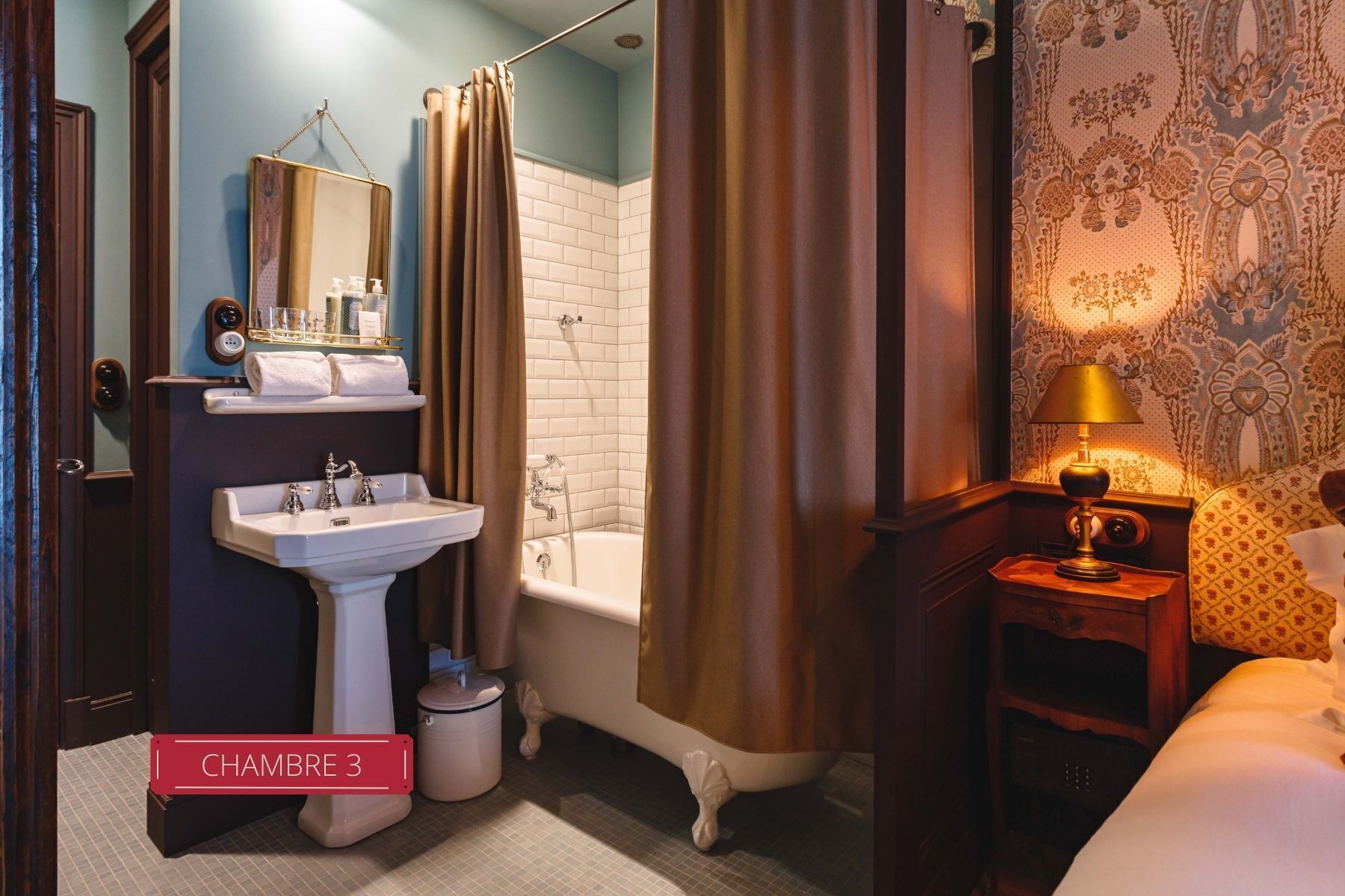 comfort double room, 1 double bed (charm with shower) | bathroom | free toiletries, hair dryer, towels