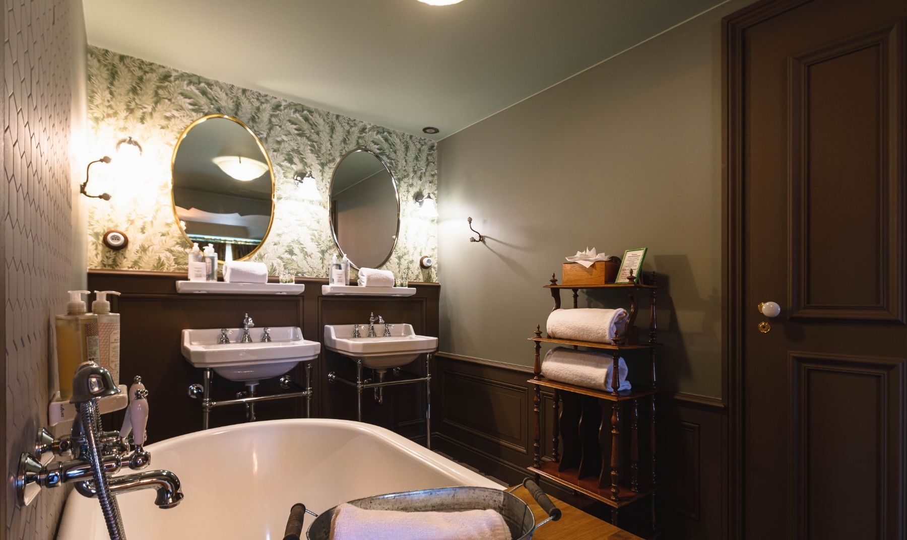 prestigieuse double room | bathroom | free toiletries, hair dryer, towels