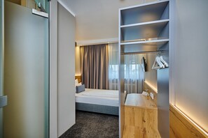 Standard Single Room, Non Smoking | Desk, cribs/infant beds, free WiFi, bed sheets - Hotel Westend (Nuremberg)