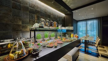 Dagelijks ontbijtbuffet (EUR 15.00 per persoon)