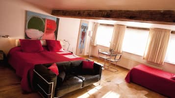 Comfort tweepersoonskamer, bad | Een minibar, een kluis op de kamer, individueel gedecoreerd