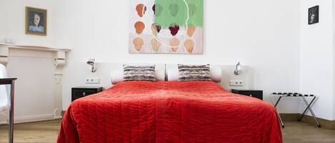 Deluxe Triple Room | 1 bedroom, minibar, in-room safe, individually decorated