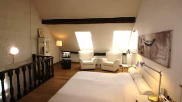 Comfort vierpersoonskamer | 1 slaapkamer, een minibar, een kluis op de kamer