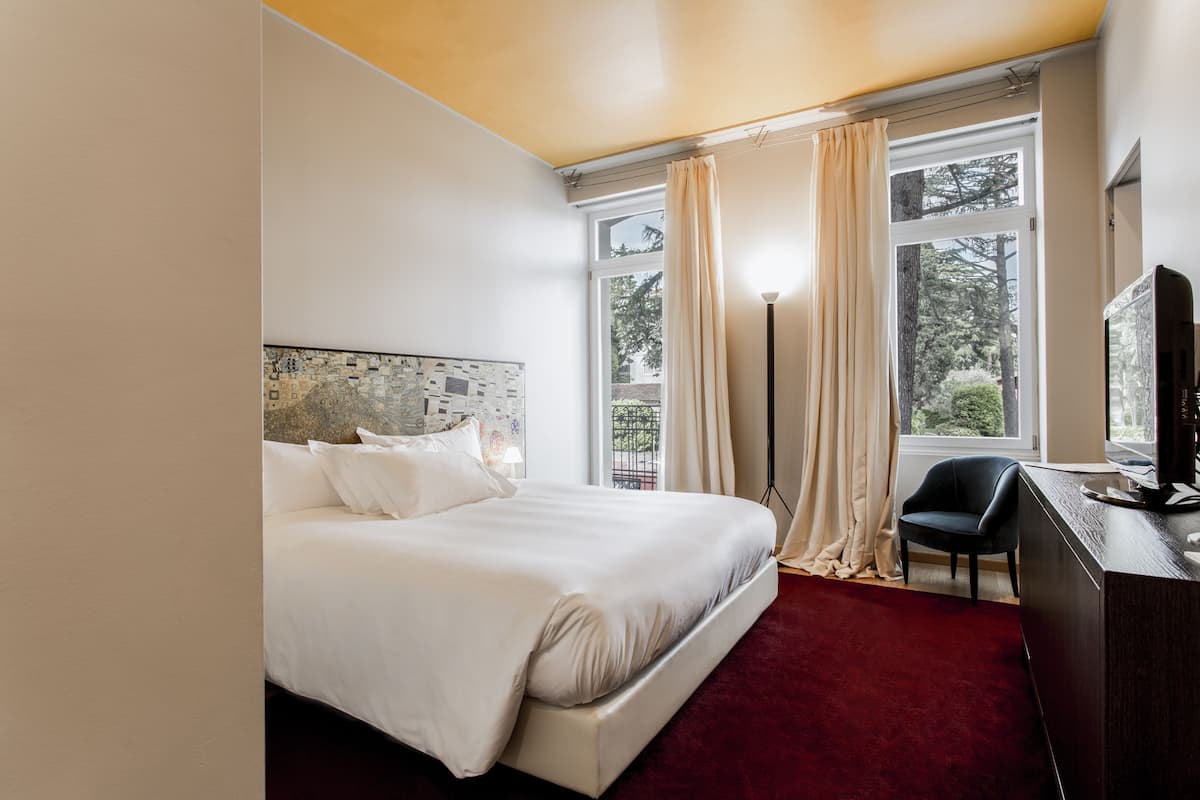 Comfort Double Room | Minibar, in-room safe, soundproofing, cribs (free)