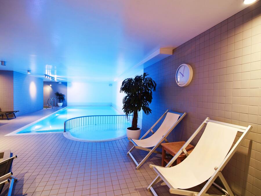 Sauna, steam room, hot stone massages, deep-tissue massages