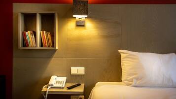 Minibar, coffres-forts dans les chambres, bureau, Wi-Fi gratuit