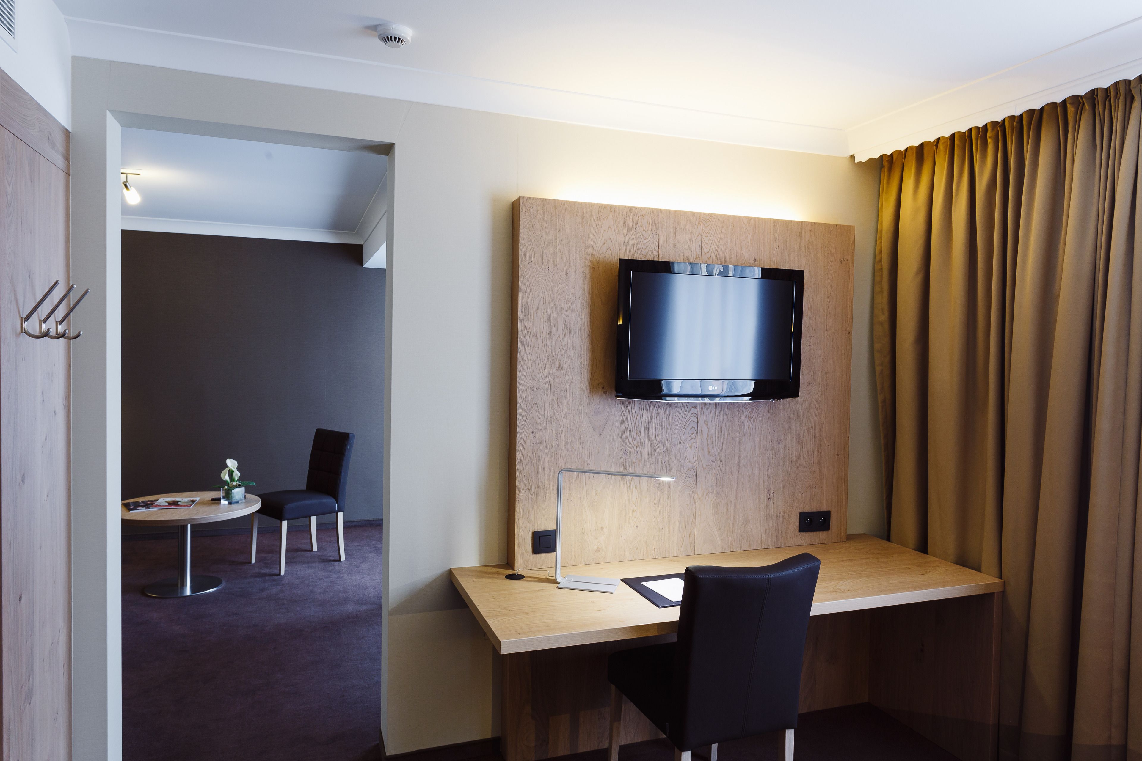business suite | minibar, in-room safe, desk, soundproofing