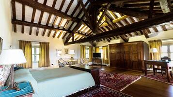 Suite Supérieure | Minibar, coffres-forts dans les chambres, bureau