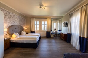 Taubertal bay window room