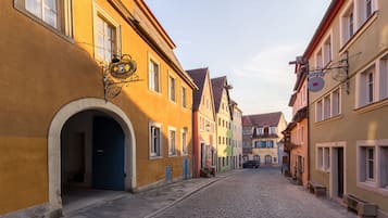 セルフパーキング (1 日につき 11 EUR)