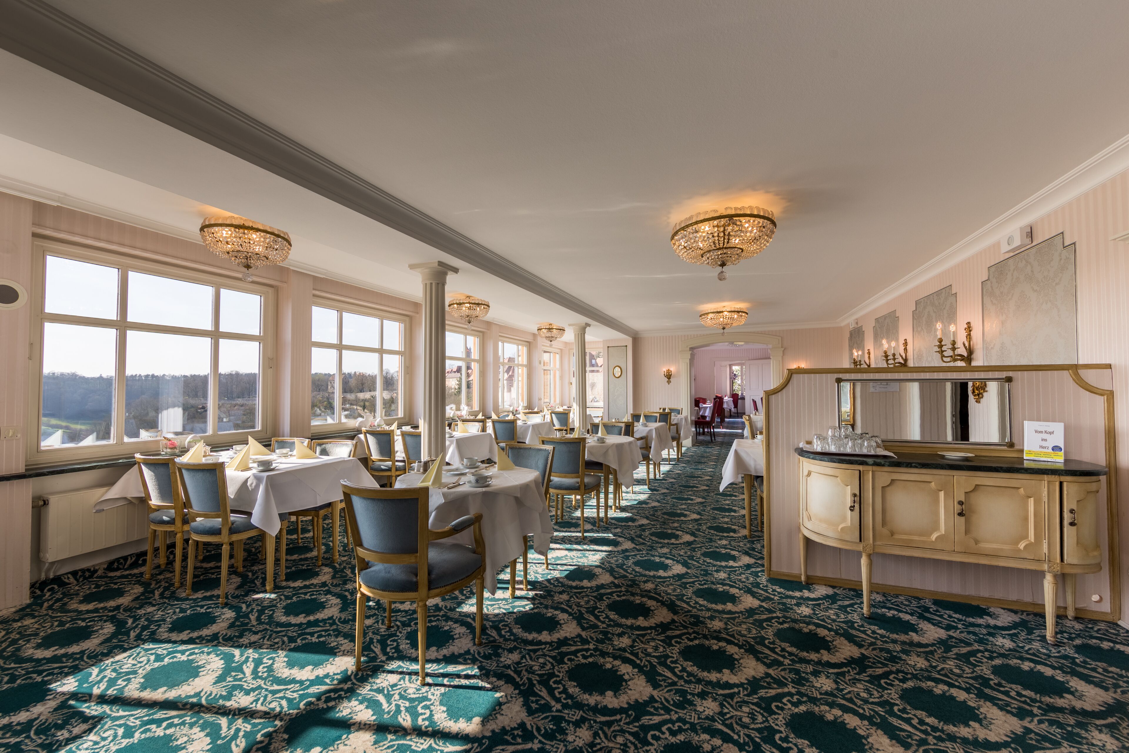 Daily full breakfast (EUR 7.50 per person)