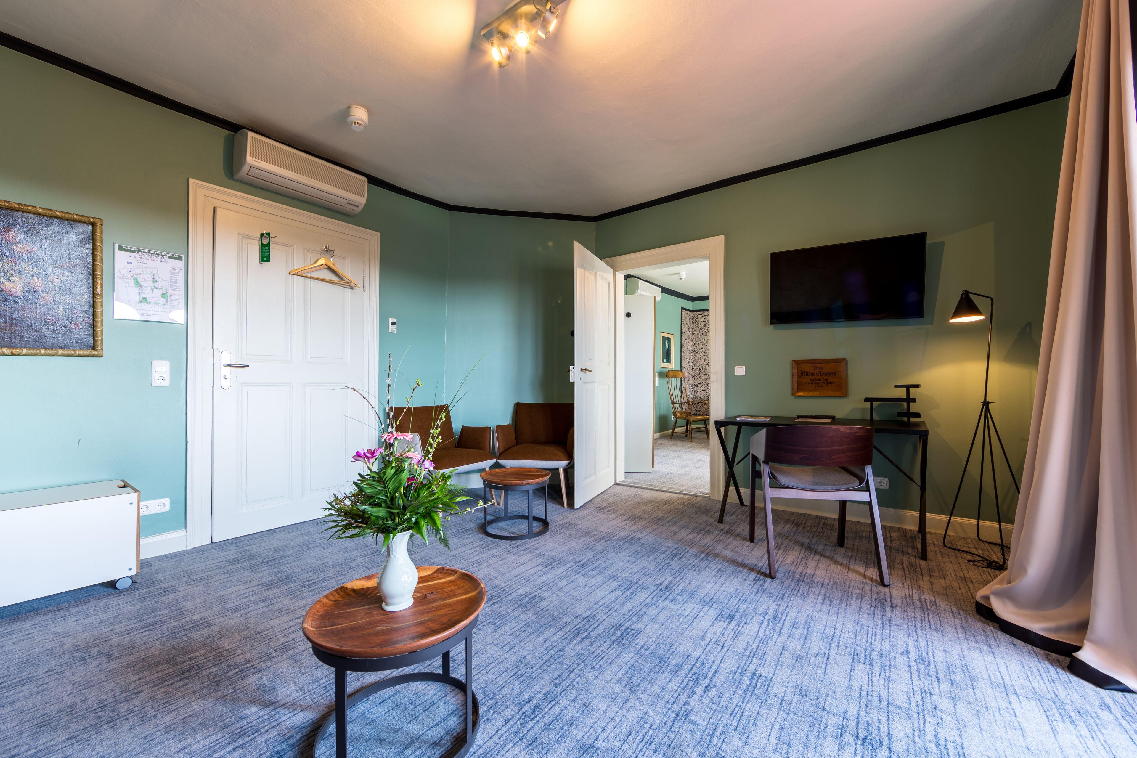 studio suite | premium bedding, individually decorated, individually furnished, desk