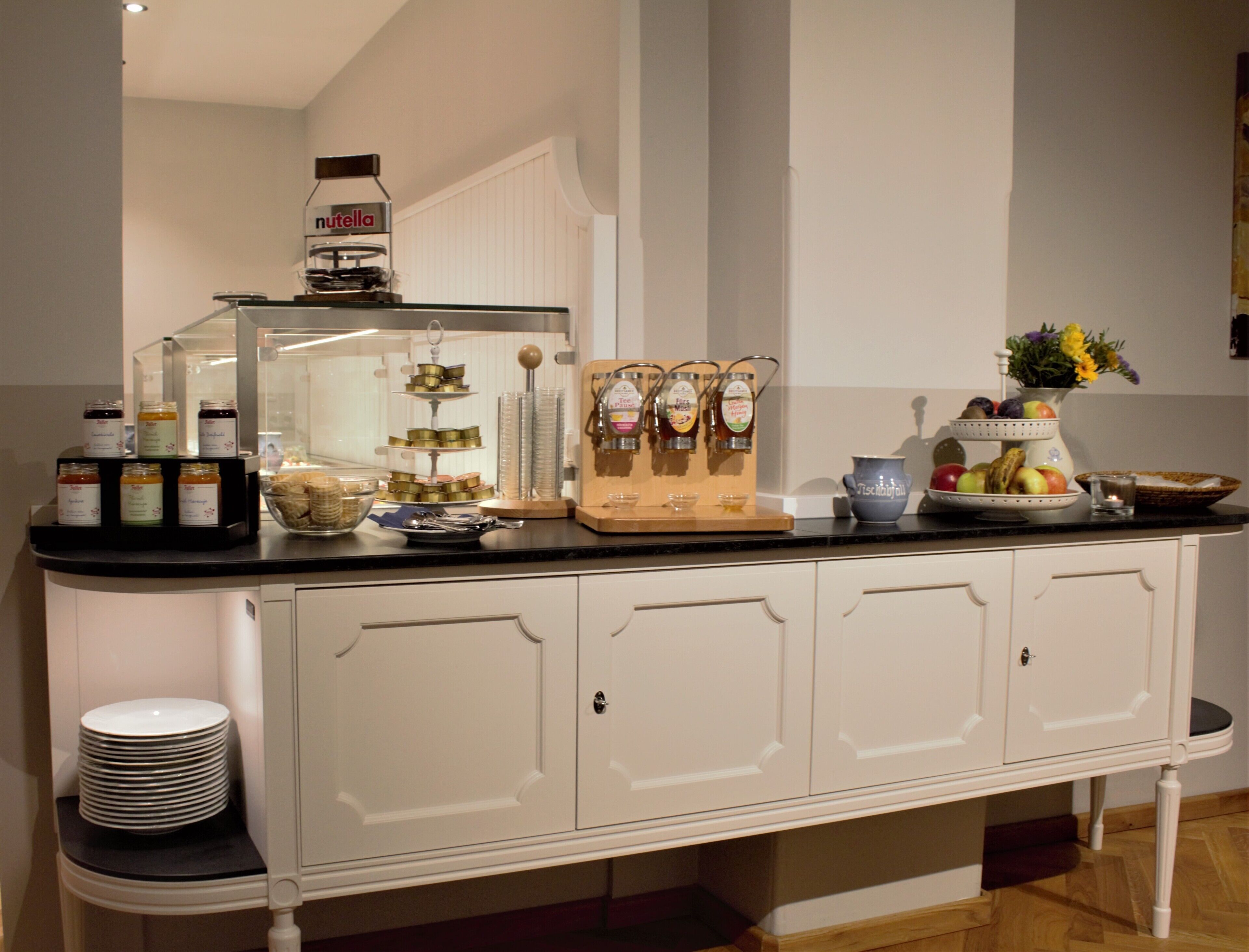 daily full breakfast (eur 7.50 per person)