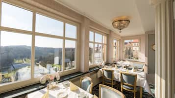 Daily full breakfast (EUR 7.50 per person)