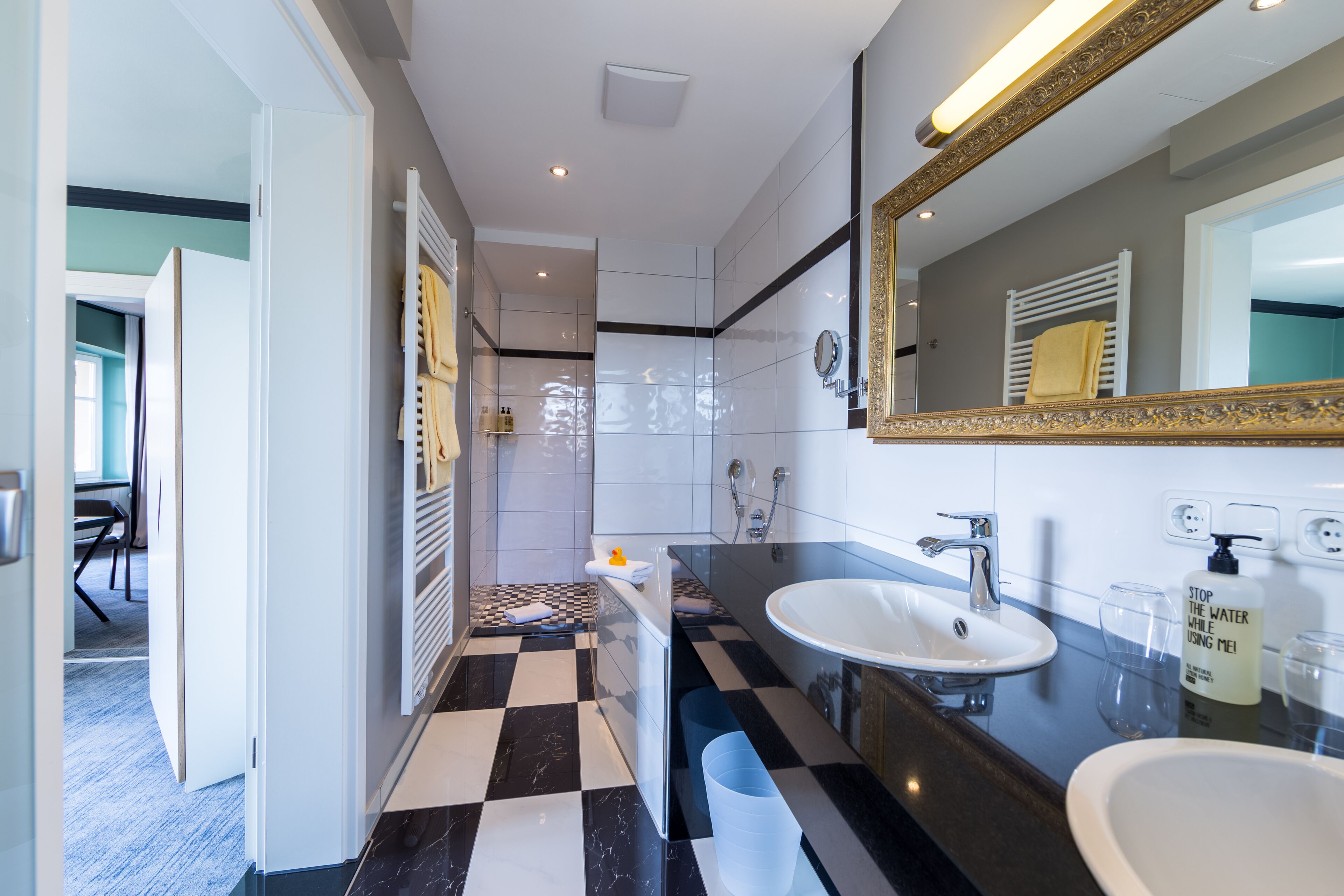 studio suite | bathroom | free toiletries, hair dryer, towels