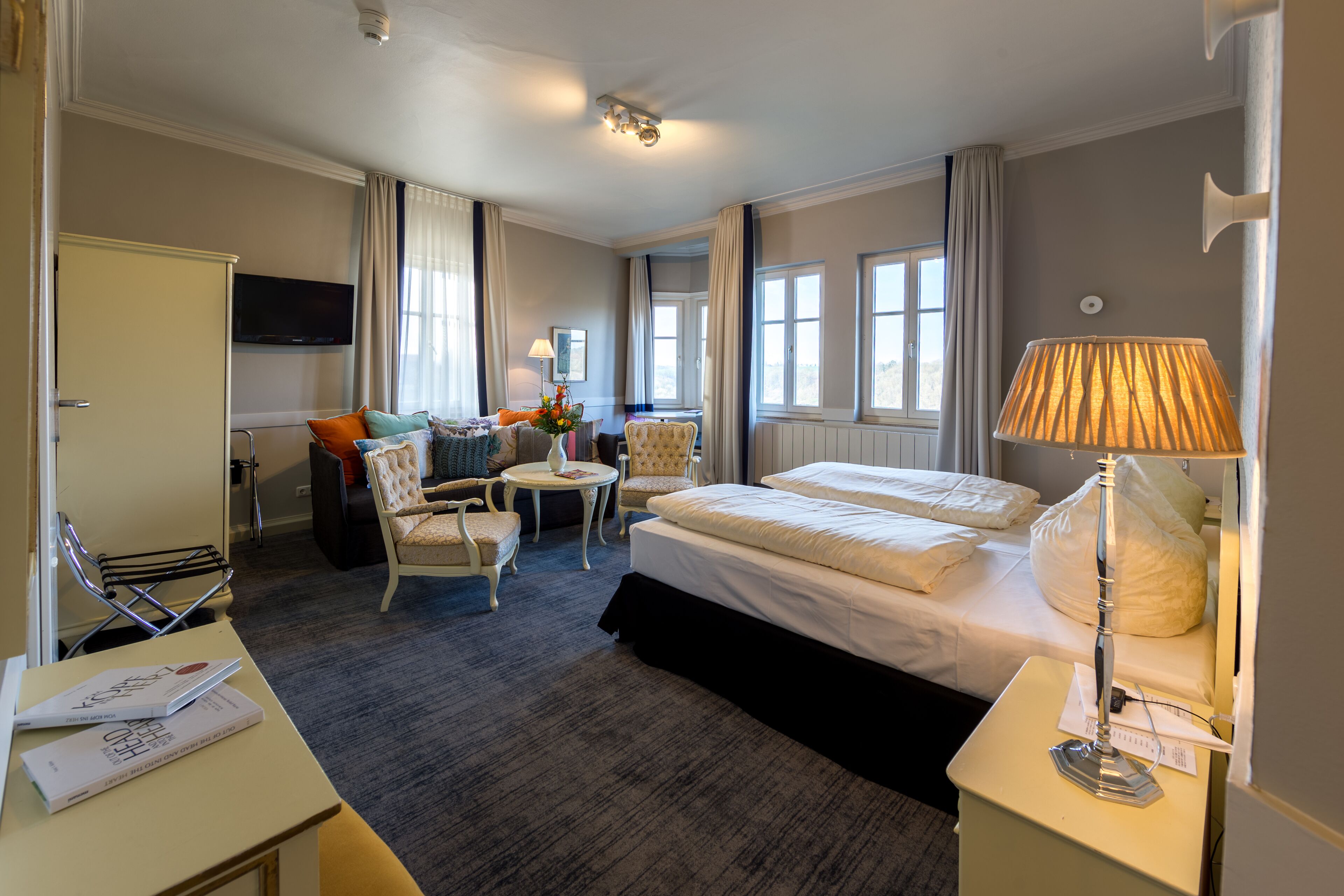 taubertal bay window room | premium bedding, individually decorated, individually furnished, desk