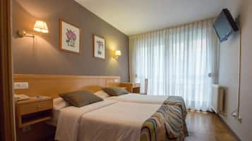 Betten mit Memory-Foam-Matratzen, Schreibtisch, kostenloses WLAN