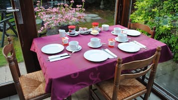 Free daily continental breakfast