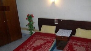 Standard Single Room | In-room safe, desk, iron/ironing board, free WiFi