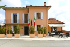 Front of property - Il Monte (Monte San Savino)