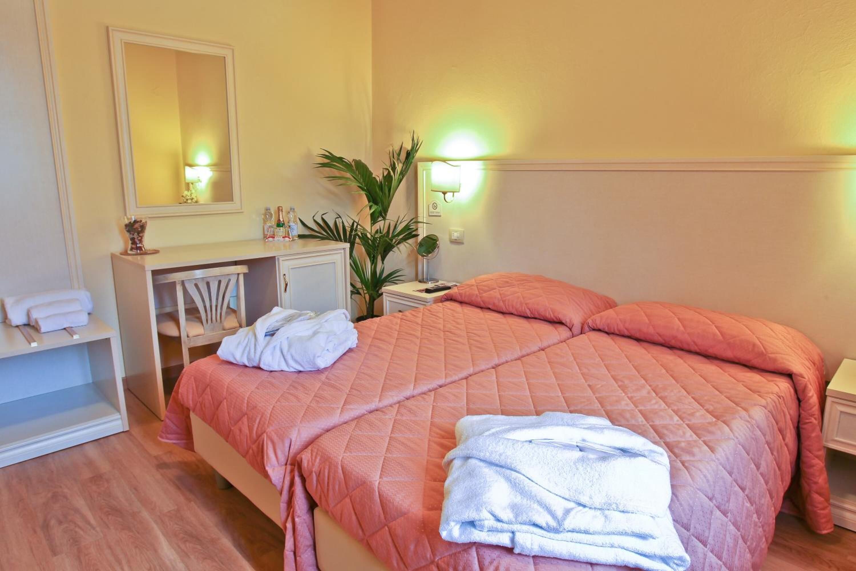 select comfort beds, minibar, in-room safe, desk